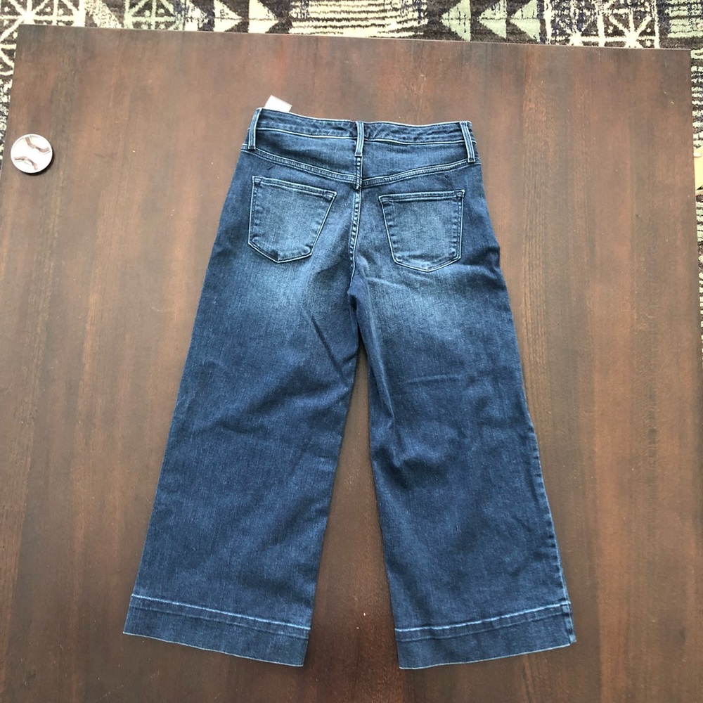 High rise, wide leg crop